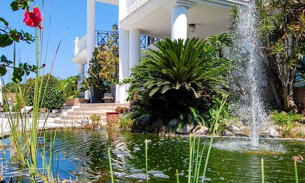 Colonial styled luxury villa to buy in Marbella East. 22576