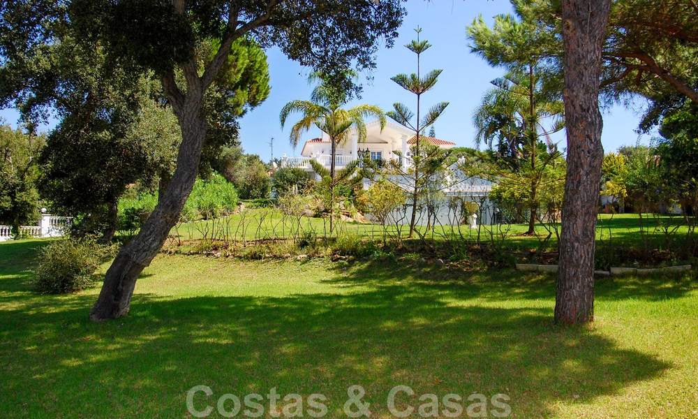 Colonial styled luxury villa to buy in Marbella East. 22585