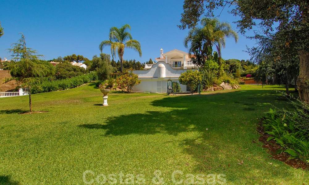 Colonial styled luxury villa to buy in Marbella East. 22586