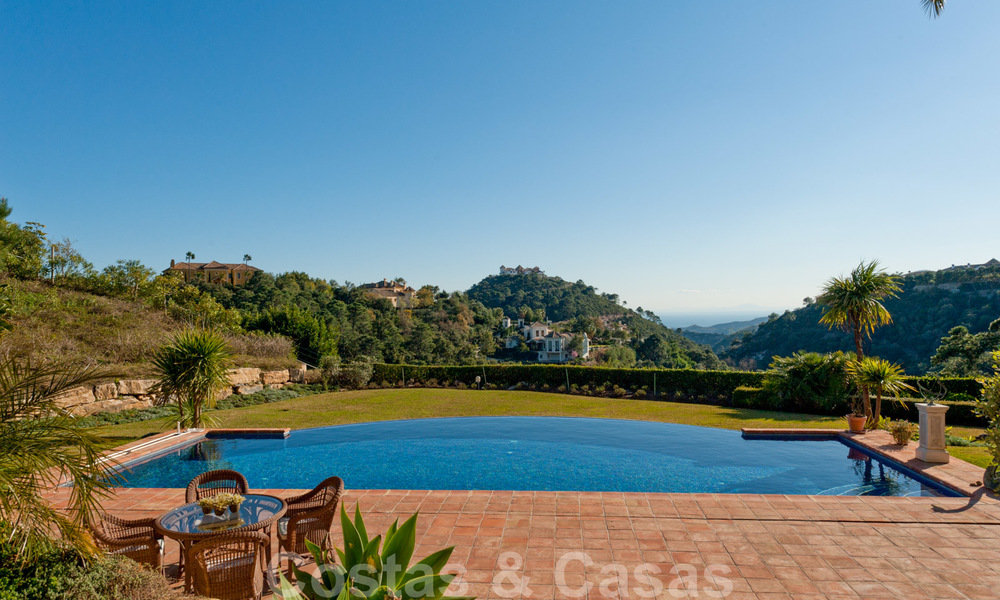 Opportunity! Exclusive golf villa for sale in La Zagaleta in the area Marbella - Benahavis. Highly reduced in price. 28447