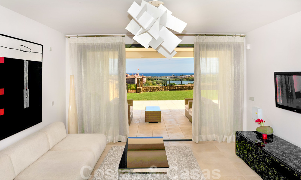 TEE 6: Modern luxury frontline golf apartments with stunning golf and sea views for sale in Marbella - Benahavis 23924