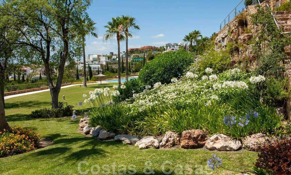 TEE 6: Modern luxury frontline golf apartments with stunning golf and sea views for sale in Marbella - Benahavis 25217