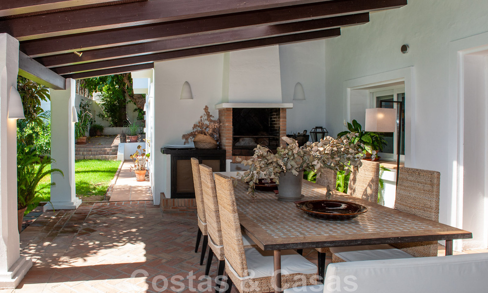 Traditional Mediterranean luxury villa on a large plot for sale on the Golden Mile in Marbella 44193