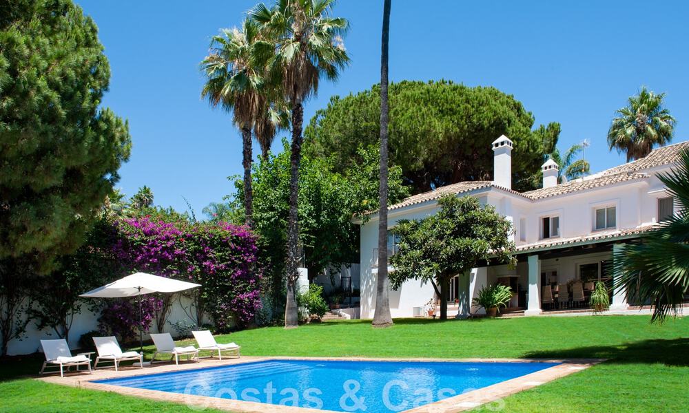 Traditional Mediterranean luxury villa on a large plot for sale on the Golden Mile in Marbella 44194