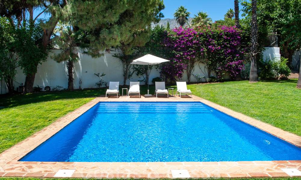 Traditional Mediterranean luxury villa on a large plot for sale on the Golden Mile in Marbella 44195