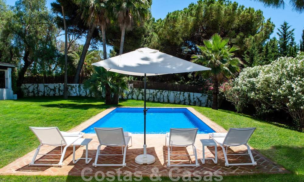 Traditional Mediterranean luxury villa on a large plot for sale on the Golden Mile in Marbella 44197