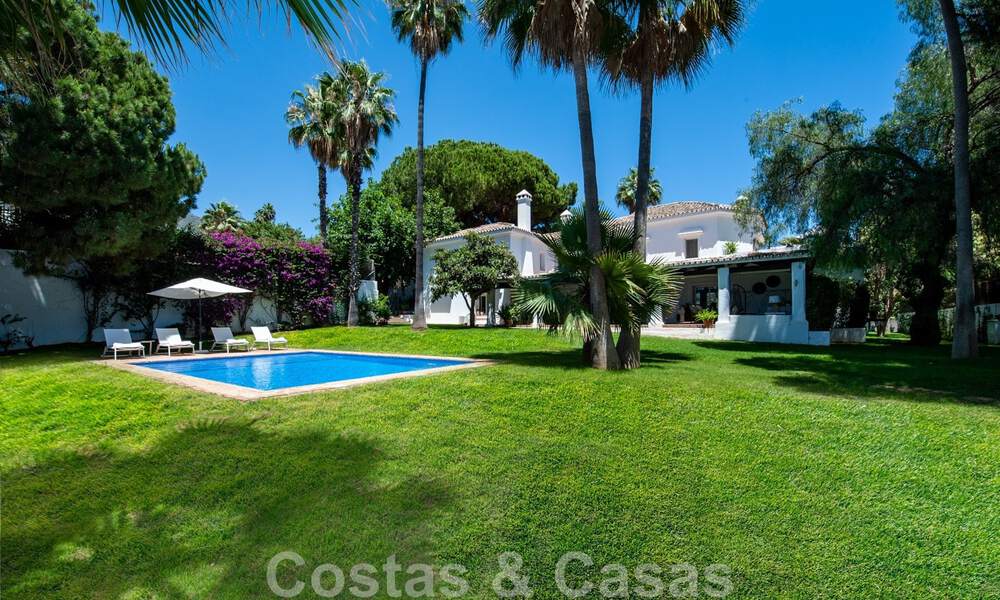 Traditional Mediterranean luxury villa on a large plot for sale on the Golden Mile in Marbella 44198