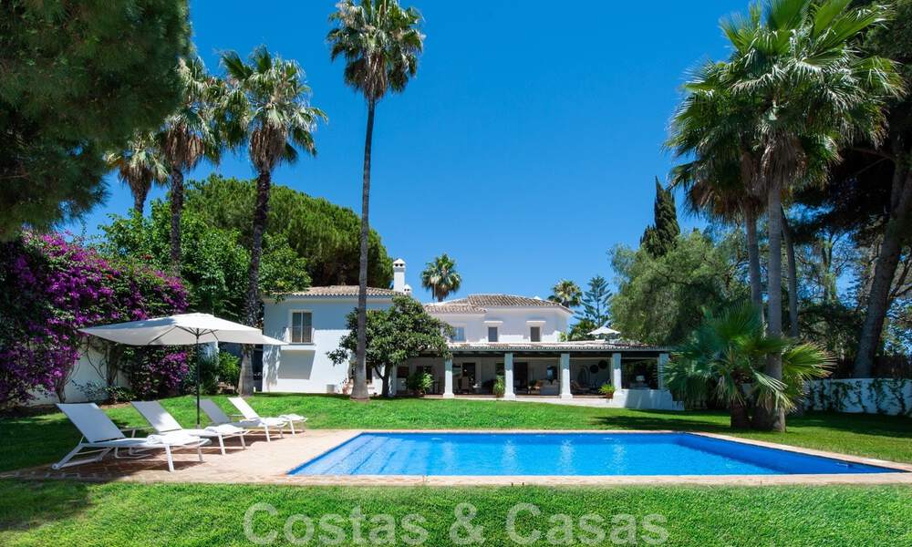 Traditional Mediterranean luxury villa on a large plot for sale on the Golden Mile in Marbella 44199