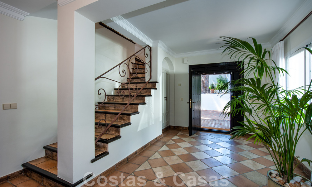 Traditional Mediterranean luxury villa on a large plot for sale on the Golden Mile in Marbella 44216