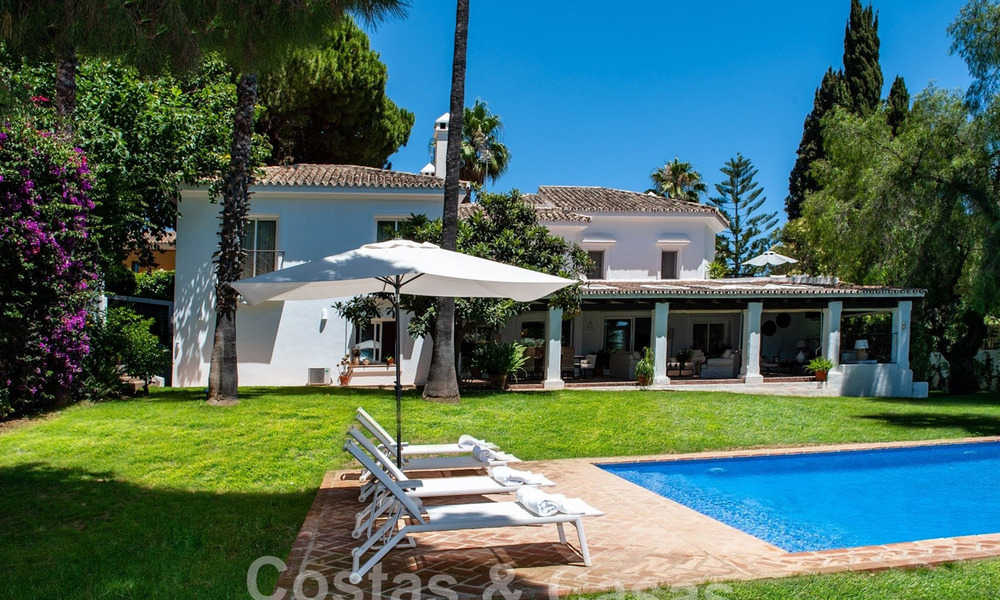 Traditional Mediterranean luxury villa on a large plot for sale on the Golden Mile in Marbella 44239