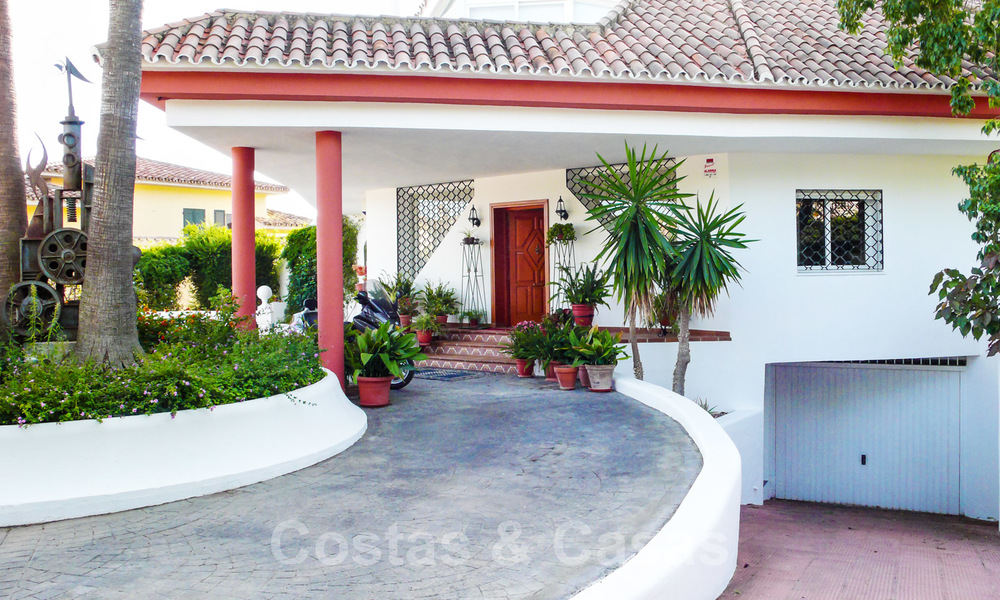 One of a kind villa for sale in a well-known area on the New Golden Mile in Estepona - Marbella 22733