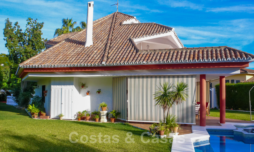 One of a kind villa for sale in a well-known area on the New Golden Mile in Estepona - Marbella 22749