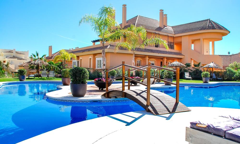 Spacious luxury apartments and penthouses for sale in a sought after complex in Nueva Andalucia, Marbella 20789