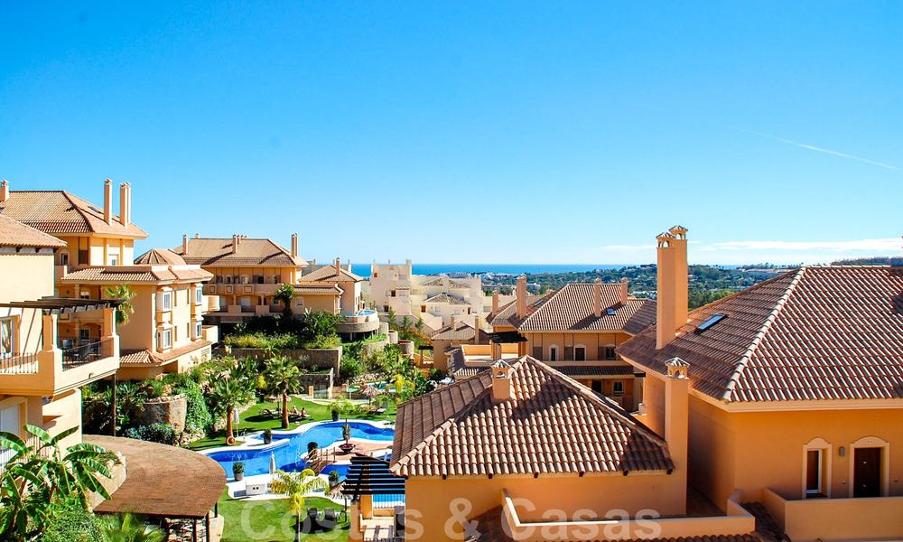 Spacious luxury apartments and penthouses for sale in a sought after complex in Nueva Andalucia, Marbella 20800