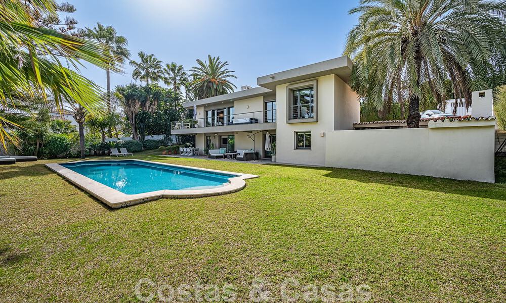 Modern luxury villa for sale in Nueva Andalucia's golf valley, walking distance to Puerto Banus, Marbella 51021
