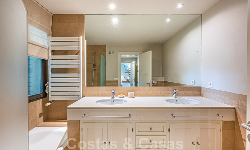 Modern luxury villa for sale in Nueva Andalucia's golf valley, walking distance to Puerto Banus, Marbella 51049