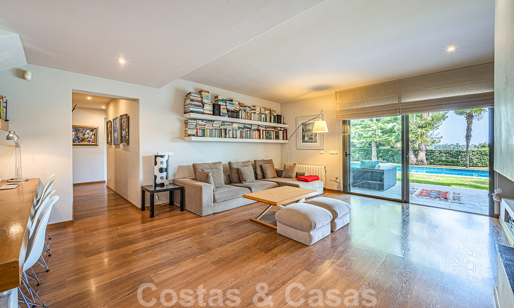 Modern luxury villa for sale in Nueva Andalucia's golf valley, walking distance to Puerto Banus, Marbella 51057
