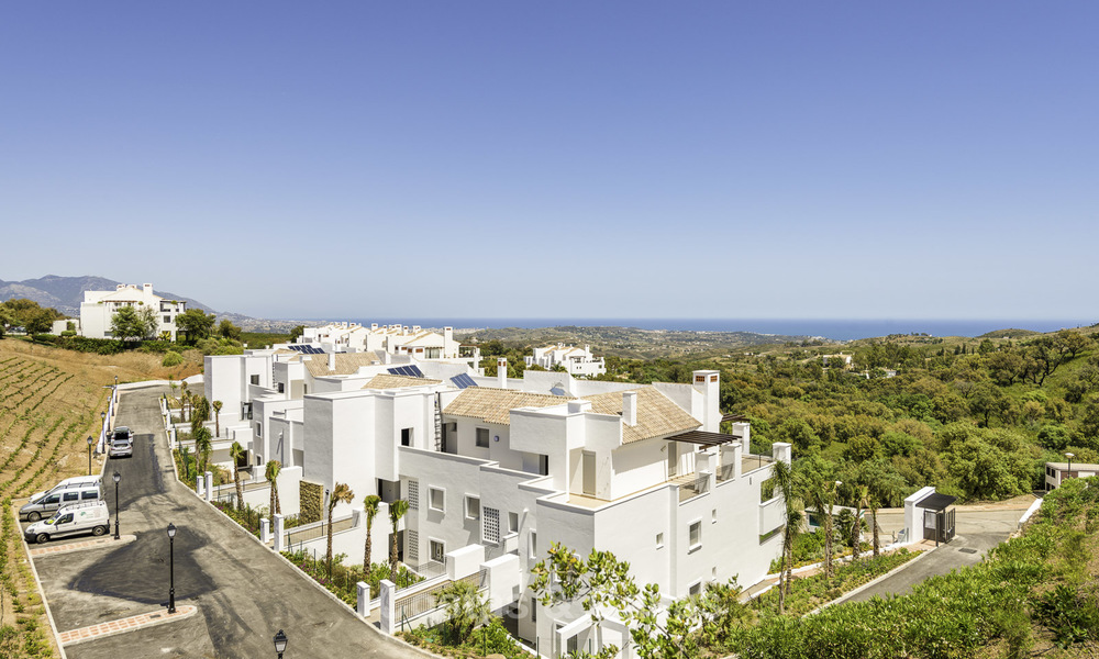 New apartments to buy in East Marbella. Lots of facilities in the urbanization. 17838