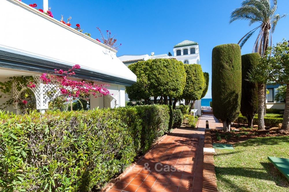 Apartments for sale in an exclusive beachfront complex, New Golden Mile, Marbella - Estepona 11023