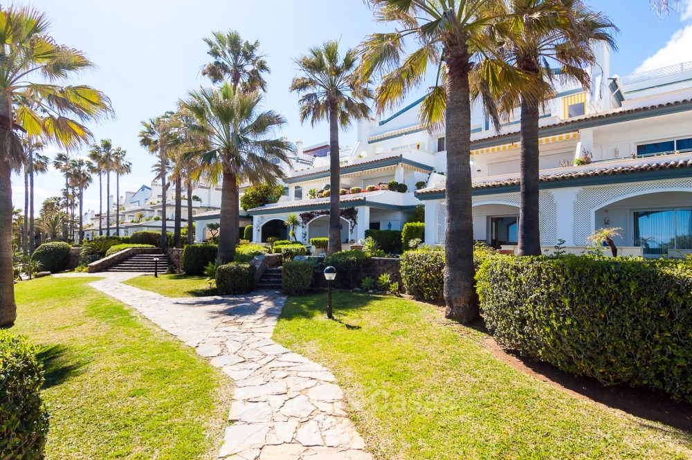 Apartments for sale in an exclusive beachfront complex, New Golden Mile, Marbella - Estepona 11027