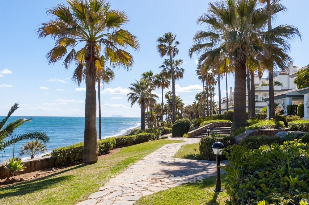 Apartments for sale in an exclusive beachfront complex, New Golden Mile, Marbella - Estepona 11028