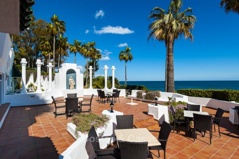 Apartments for sale in an exclusive beachfront complex, New Golden Mile, Marbella - Estepona 11031 