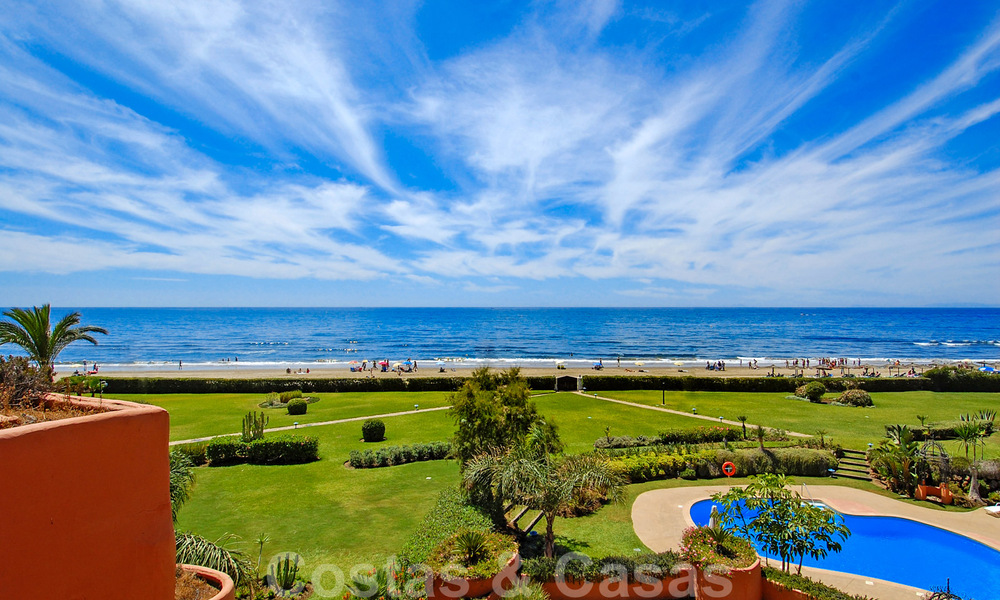 Beachfront luxury apartments and penthouses for sale in Marbella 33855
