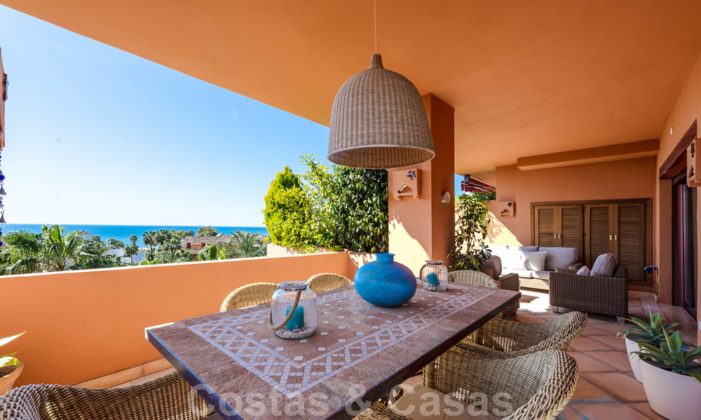 Luxury apartments for sale near the beach in a prestigious complex, just east of Marbella town 22948