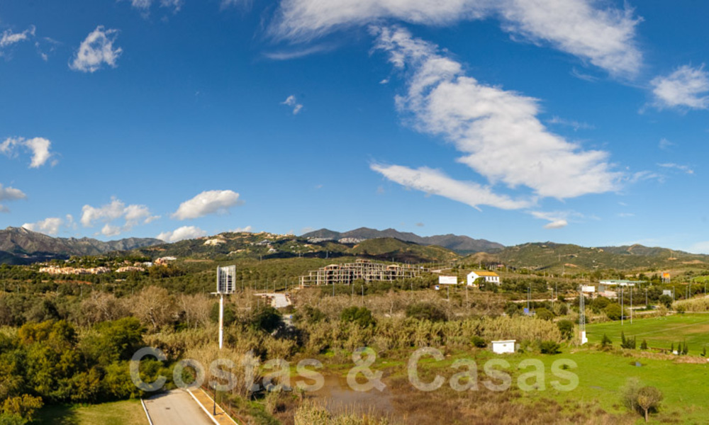 Luxury apartments for sale near the beach in a prestigious complex, just east of Marbella town 22949