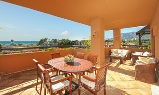 Luxury apartments for sale near the beach in a prestigious complex, just east of Marbella town 22955 