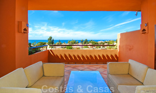 Luxury apartments for sale near the beach in a prestigious complex, just east of Marbella town 22965 