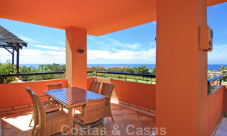 Luxury apartments for sale near the beach in a prestigious complex, just east of Marbella town 22966 