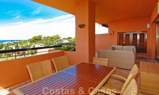 Luxury apartments for sale near the beach in a prestigious complex, just east of Marbella town 22967 