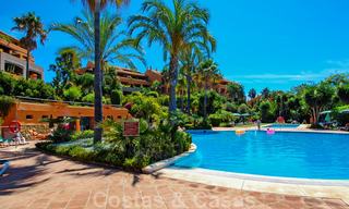 Luxury apartments for sale near the beach in a prestigious complex, just east of Marbella town 22985 