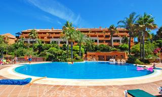 Luxury apartments for sale near the beach in a prestigious complex, just east of Marbella town 22986 