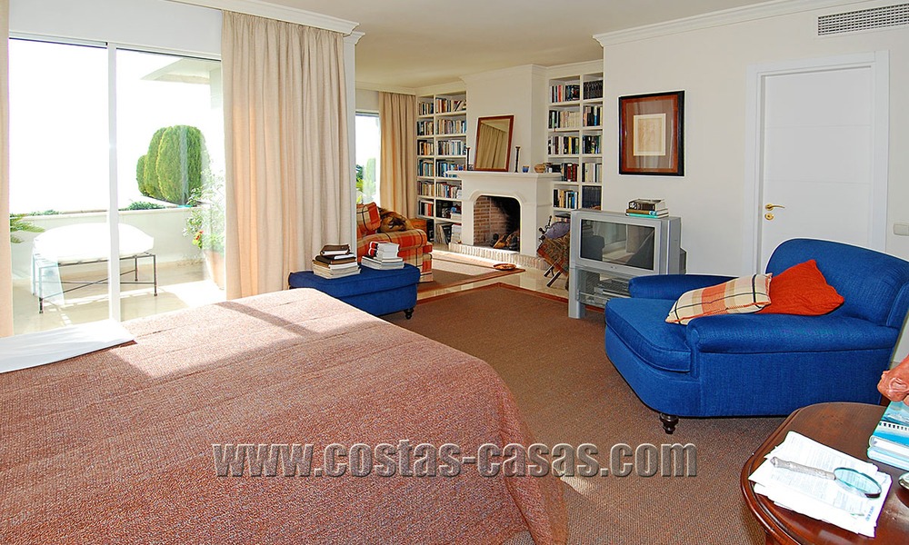 Luxury penthouse apartment for sale, beachfront complex, New Golden Mile, Marbella - Estepona 13144
