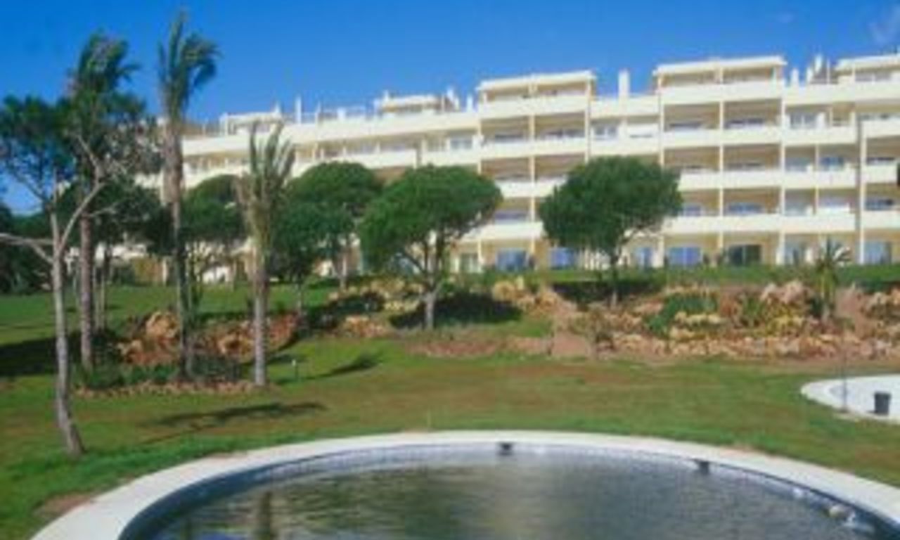 Beachfront Appartementen en Penthouse for sale, first line beach, Marbella - Cabopino 3