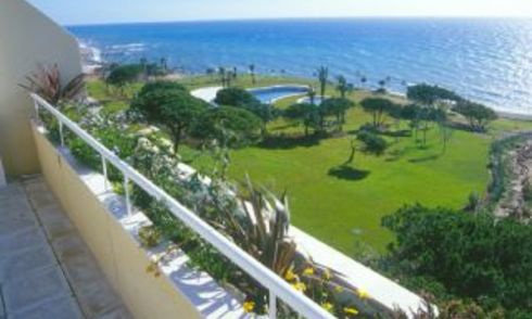 Beachfront Appartementen en Penthouse for sale, first line beach, Marbella - Cabopino 