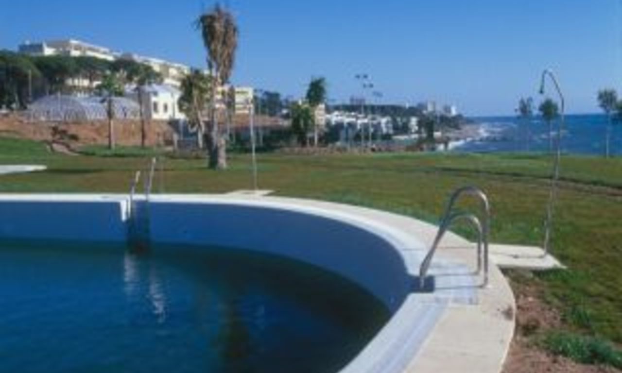 Beachfront Appartementen en Penthouse for sale, first line beach, Marbella - Cabopino 4